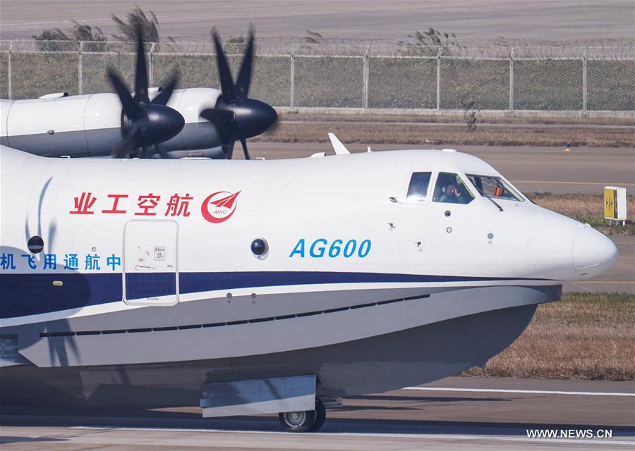 Primeira aeronave anfíbia de grande porte chinesa realiza voo inaugural