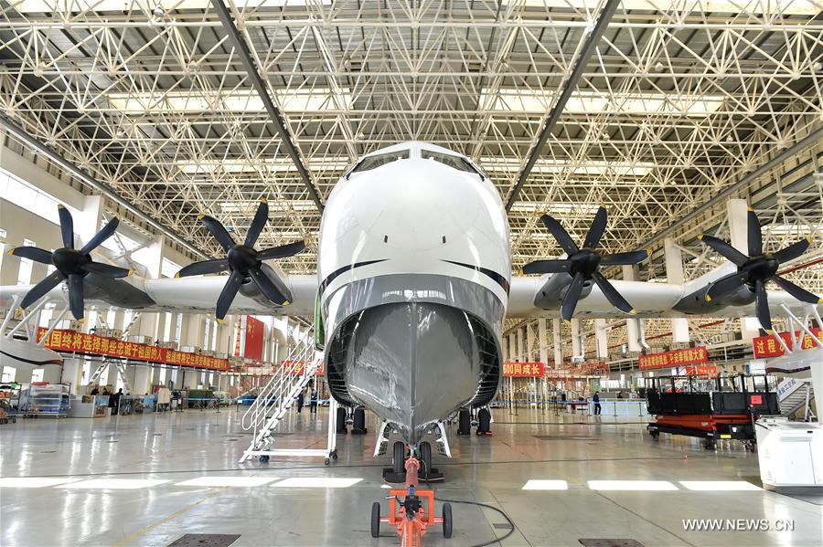 Primeira aeronave anfíbia de grande porte chinesa realiza voo inaugural