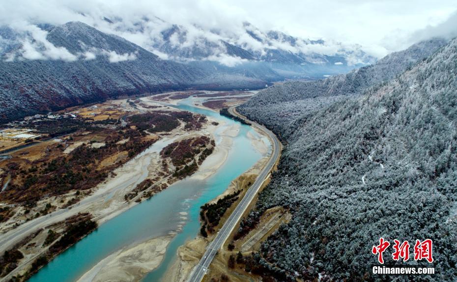Galeria: Vis?o aérea da estrada entre Lhasa e Nyingchi 