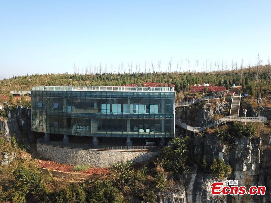 Insólito: Museu de arte construído em penhasco na província de Guizhou