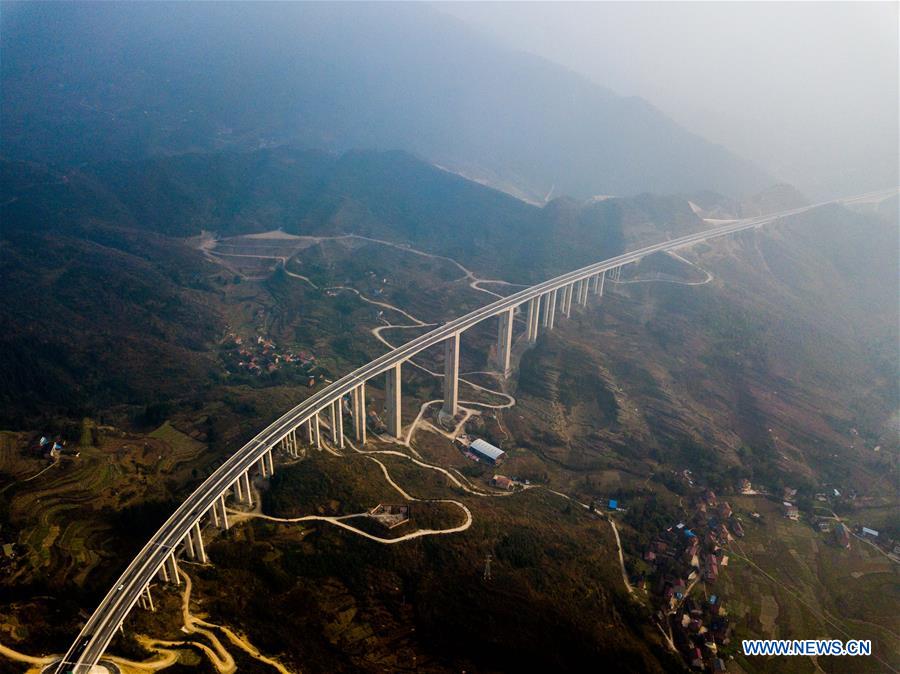 Galeria: Inaugura??o da nova autoestrada entre Chongqing e Hubei