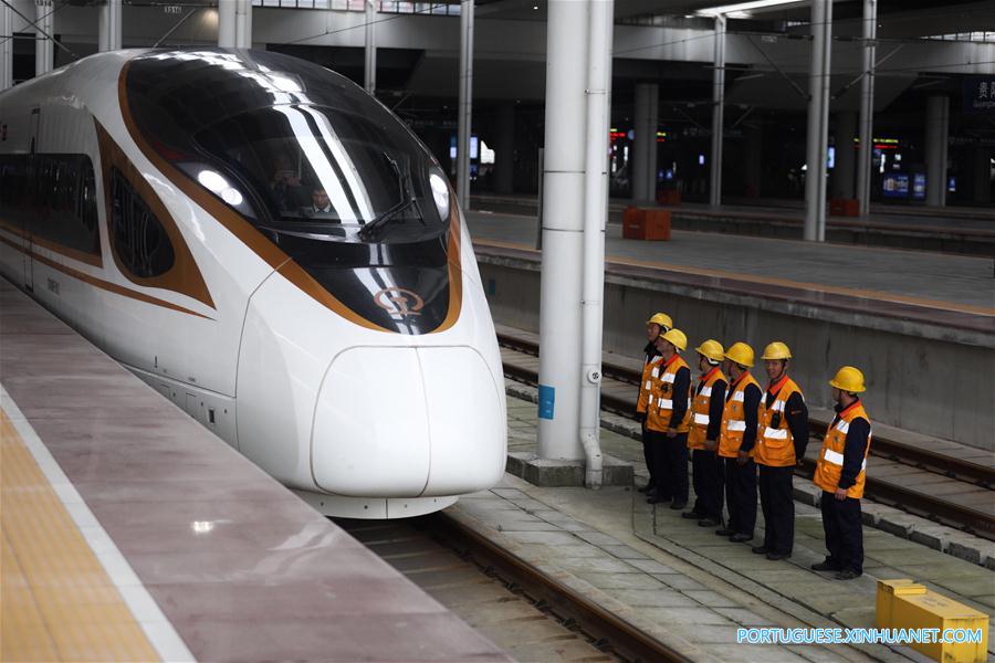 Trem-bala Fuxing inicia opera??o no sudoeste da China