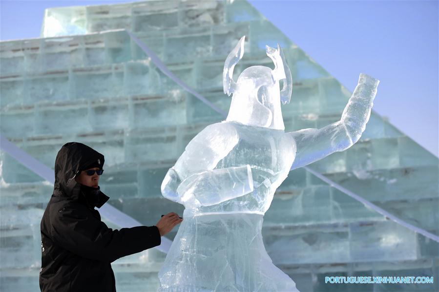 Competi??o internacional de esculturas de gelo em Harbin