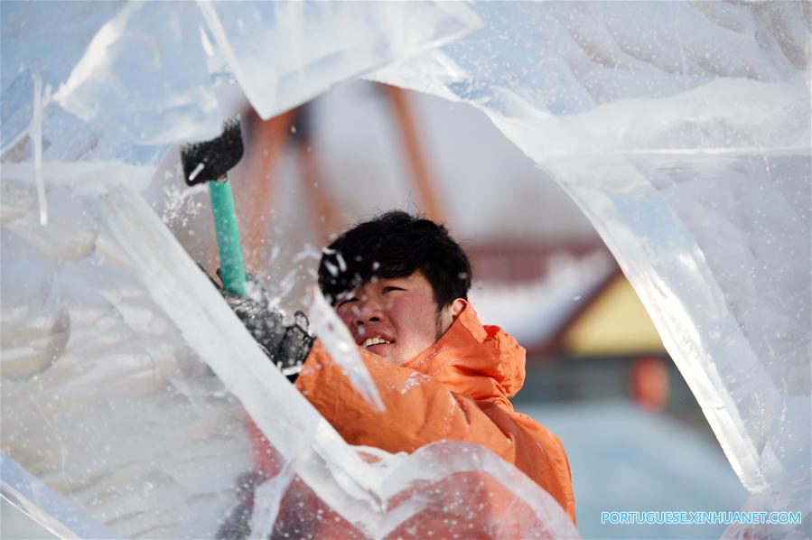 Competi??o internacional de esculturas de gelo em Harbin