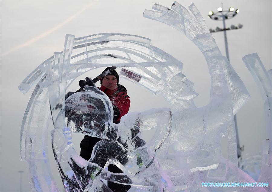 Galeria: 2o dia da 32a Competi??o Internacional de Esculturas de Gelo de Harbin