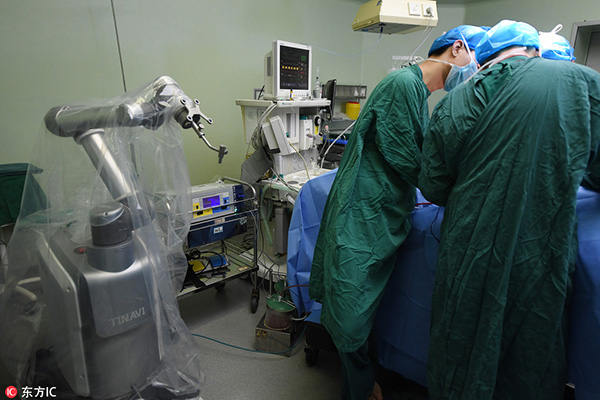Primeira cirurgia robótica na China é um sucesso