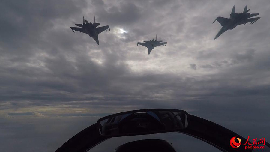 Ca?as chineses realizam simula??o de cenário de combate