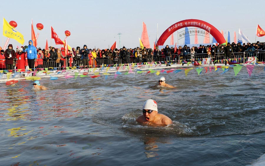 600 Entusiastas da nata??o competem em temperaturas de 20 graus negativos