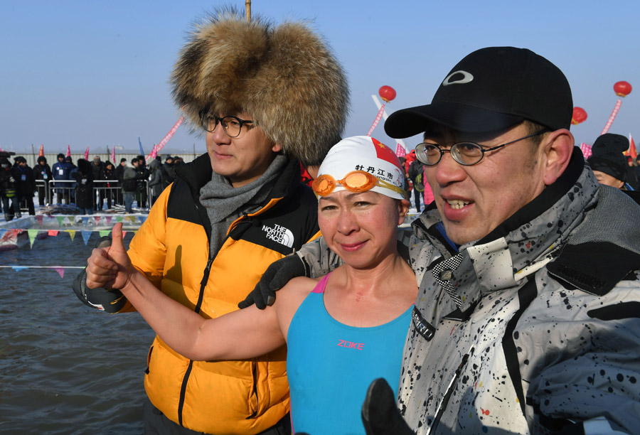 600 Entusiastas da nata??o competem em temperaturas de 20 graus negativos