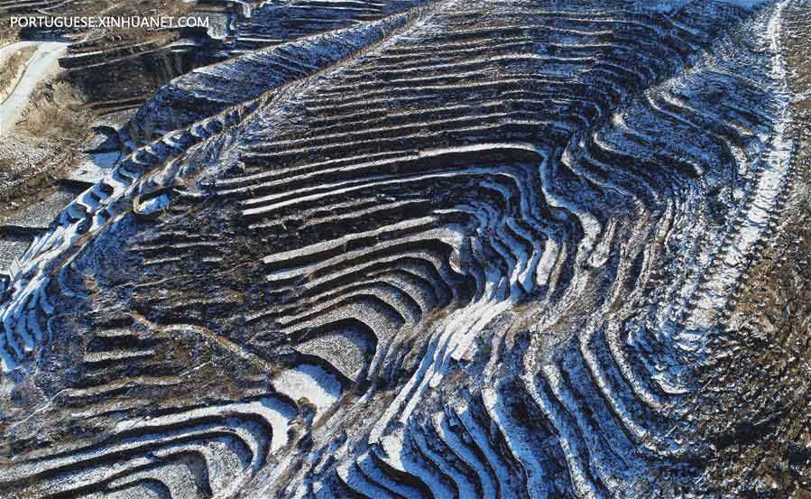 Terra?os cobertos de neve em Hebei