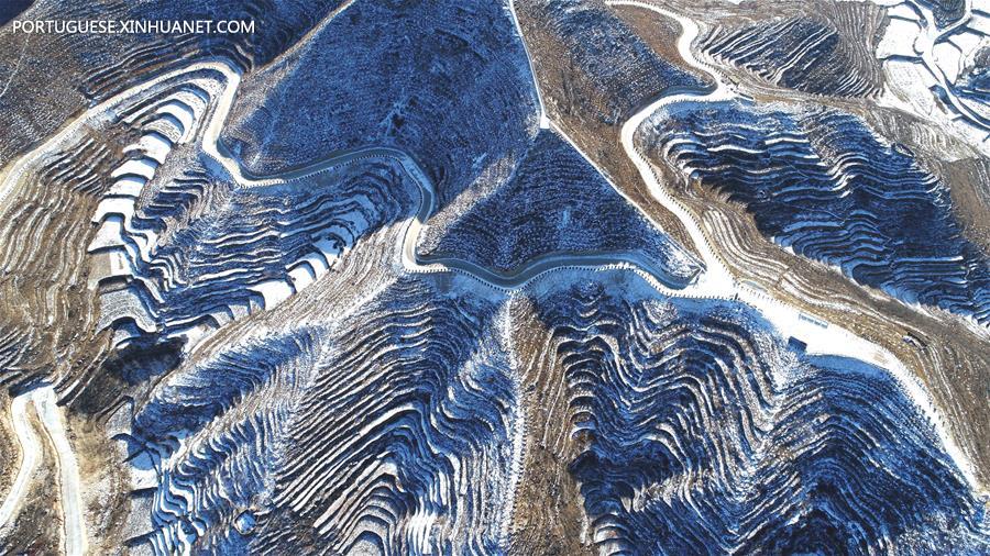 Terra?os cobertos de neve em Hebei