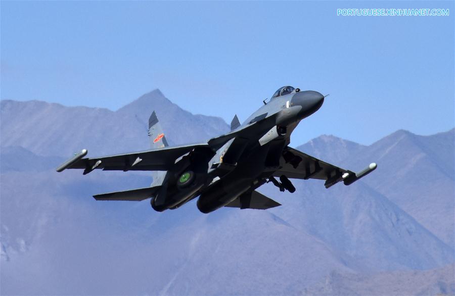 For?a aérea chinesa realiza treinamento de combate real