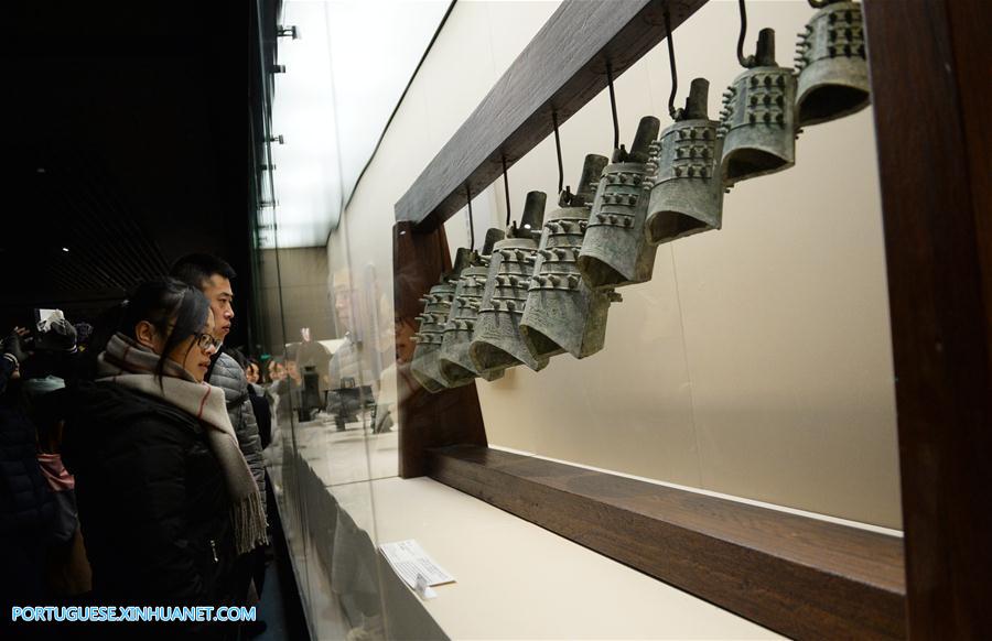 Exposi??o sobre relíquias culturais de dinastias chinesas antigas no Museu de História de Shaanxi