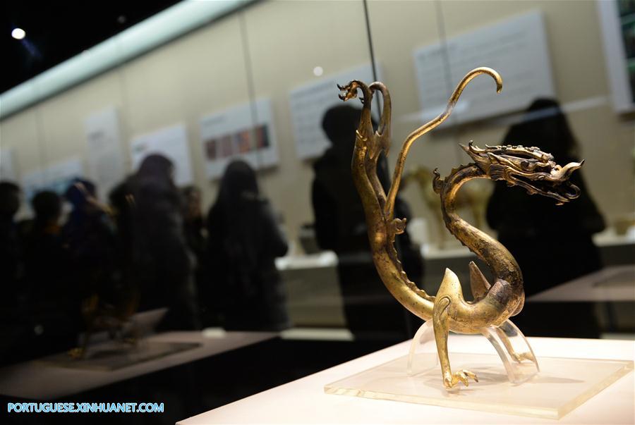 Exposi??o sobre relíquias culturais de dinastias chinesas antigas no Museu de História de Shaanxi