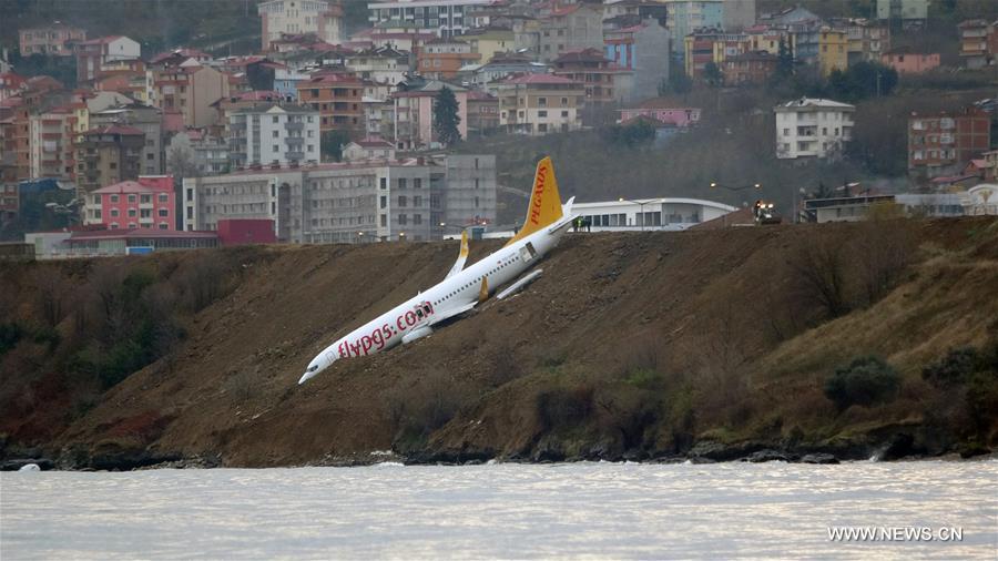 Avi?o turco sai da pista ao aterrissar na Turquia
