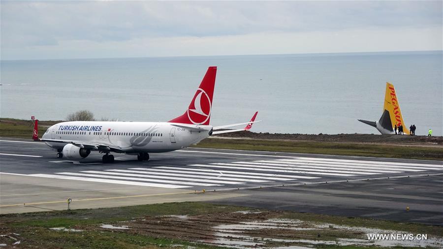 Avi?o turco sai da pista ao aterrissar na Turquia