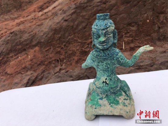 Grupo de tumbas em penhasco da dinastia Han é descoberto na China