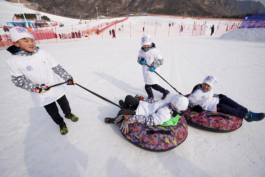 Galeria: Crian?as celebram Dia Mundial da Neve em Beijing