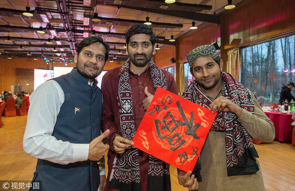 Chengdu realiza gala do Festival da Primavera para estrangeiros