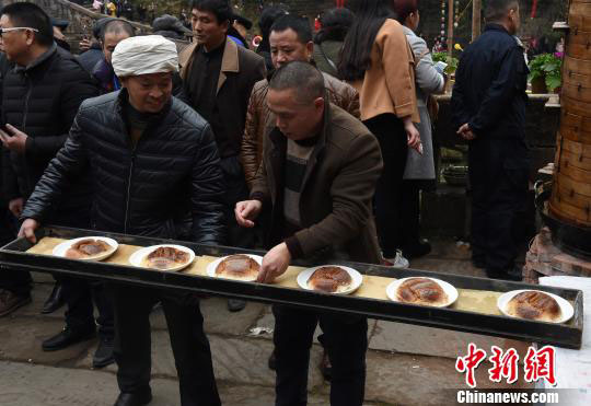 “Banquete de mil metros” realizado no sudoeste da China para celebrar o Festival da Primavera