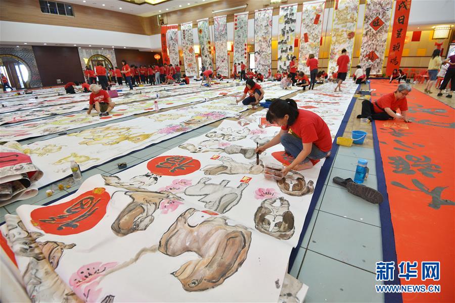 Estudantes de pintura da Malásia realizam atividade comemorativa do Ano Novo do C?o