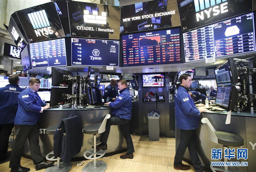 Dow mergulha mais de 1100 pontos enquanto vendas s?o tomadas de panico