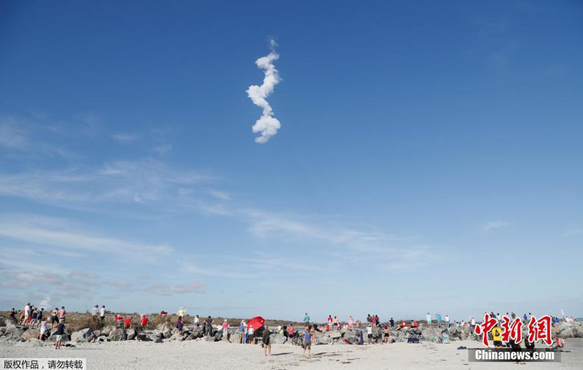 SpaceX lan?a com sucesso foguete Falcon Heavy