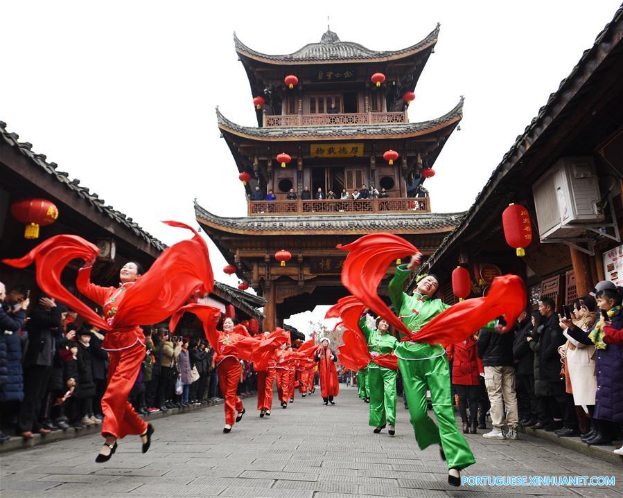 Apresenta??es folclóricas celebram Festival da Primavera em Langzhong