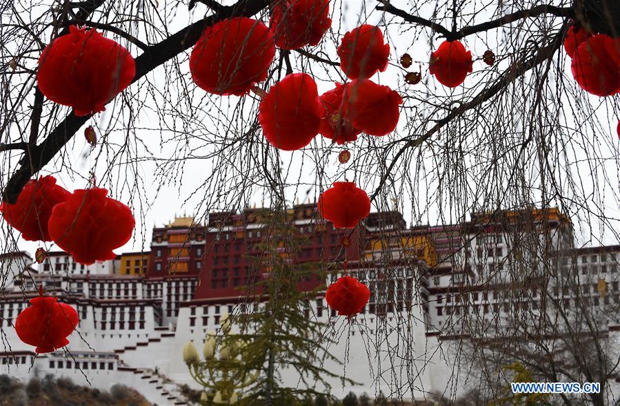 Galeria: Palácio de Potala decorado para Festival da Primavera e Ano Novo Tibetano