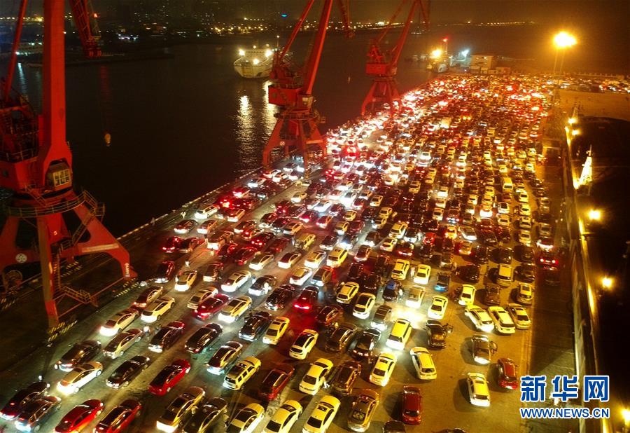 Estreito de Qiongzhou fechado devido a condi??es meteorológicas adversas leva ao engarrafamento de milhares de carros
