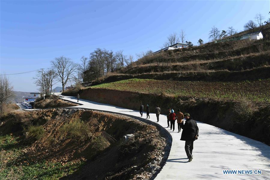 Estradas melhoradas facilitam turismo e desenvolvimento econ?mico em Yunnan