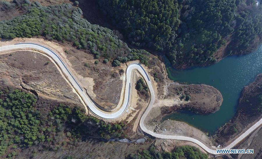 Estradas melhoradas facilitam turismo e desenvolvimento econ?mico em Yunnan