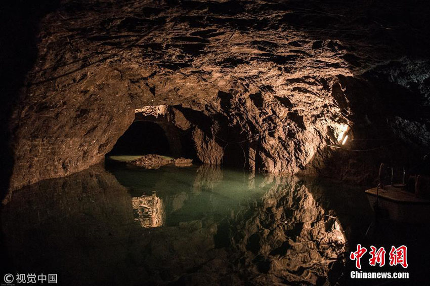 Galeria: Maior lago subterraneo da Europa