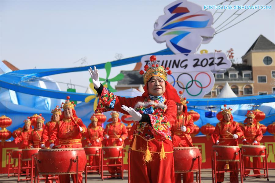 Apresenta??o da dan?a Yangge celebra Ano Novo em Hebei
