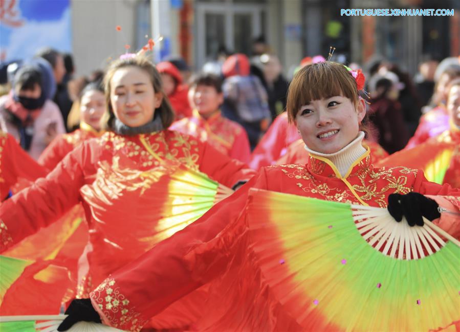 Apresenta??o da dan?a Yangge celebra Ano Novo em Hebei