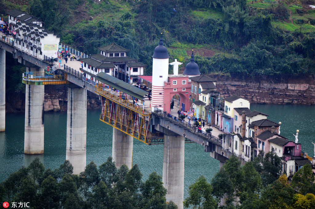 Galeria: Ponte em Chongqing combina arquitetura chinesa e ocidental