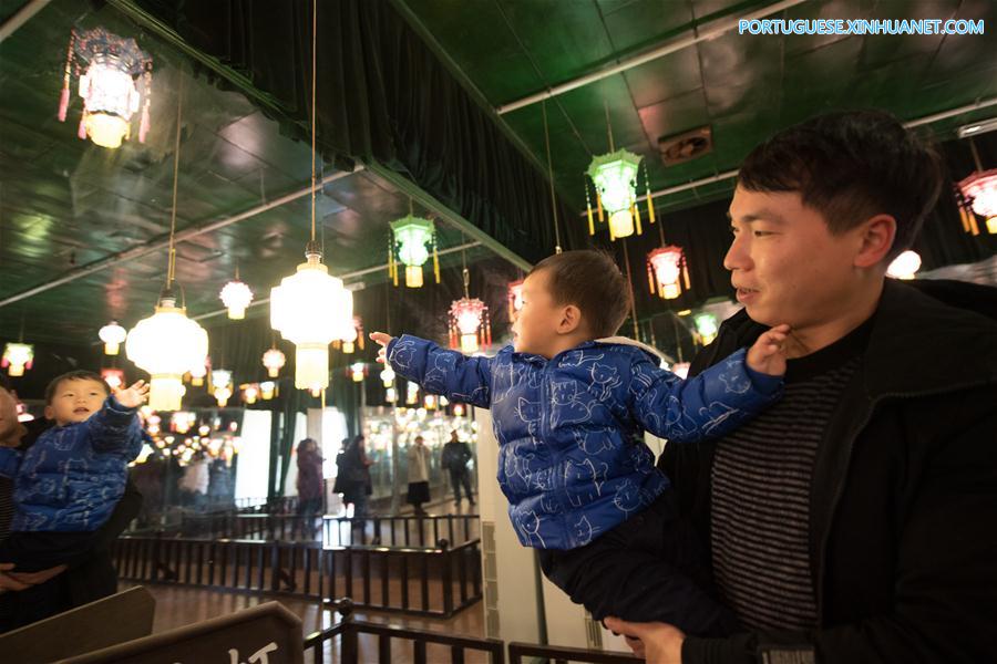 Patrim?nio imaterial nacional: produ??o de lanternas em Zhejiang