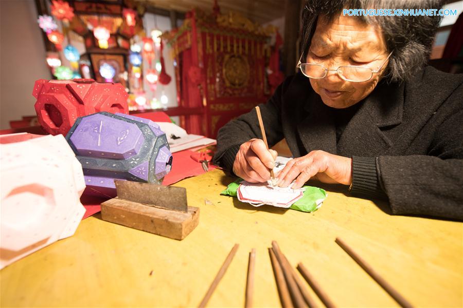 Patrim?nio imaterial nacional: produ??o de lanternas em Zhejiang
