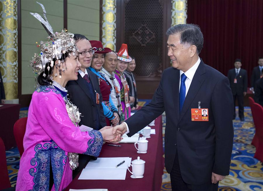 Premiê chinês enfatiza reforma, abertura e bem-estar do povo