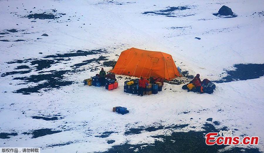 Marinha argentina resgata cientistas americanos na Antártida
