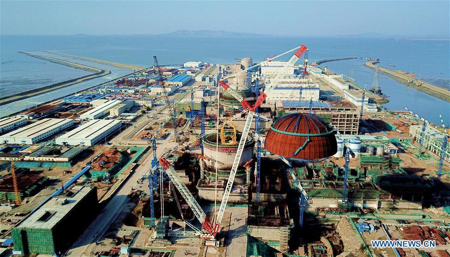 Cúpula hemisférica instalada na unidade no 6 da usina nuclear Fuqing em Fujian
