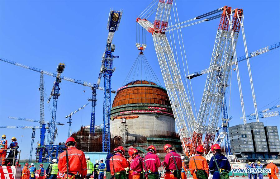 Cúpula hemisférica instalada na unidade no 6 da usina nuclear Fuqing em Fujian