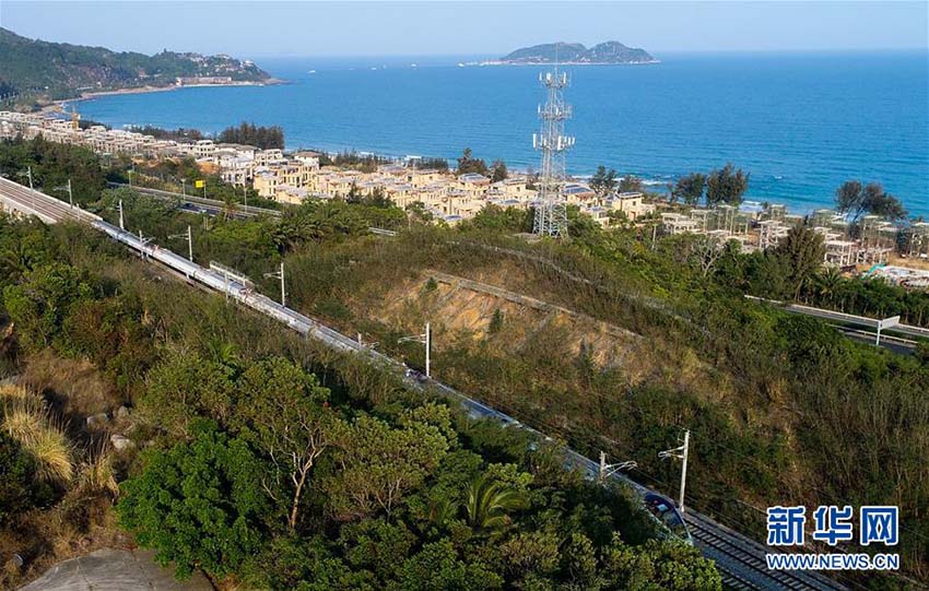 Galeria: Primeira ferrovia circular de alta velocidade do mundo promove turismo na ilha de Hainan