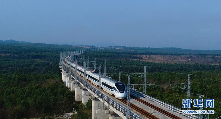 Galeria: Primeira ferrovia circular de alta velocidade do mundo promove turismo na ilha de Hainan