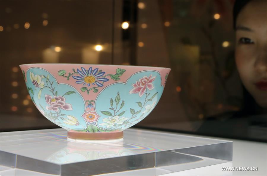 Galeria: Artigos do leil?o da primavera da Sotheby's em exibi??o em Hong Kong 