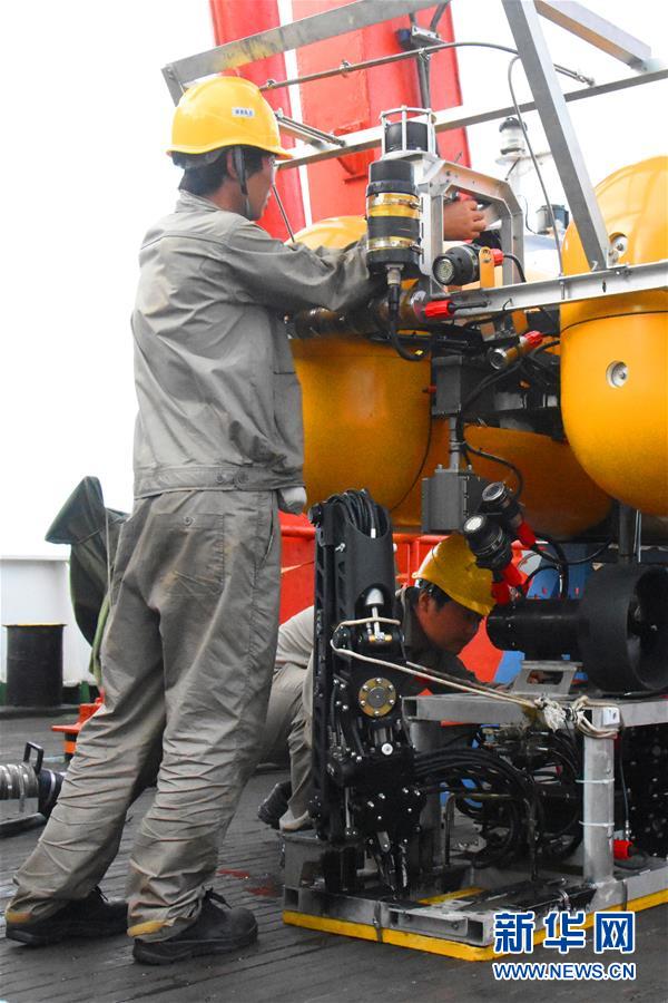 Submarino n?o tripulado da China mergulha a uma profundidade de 2.605 metros
