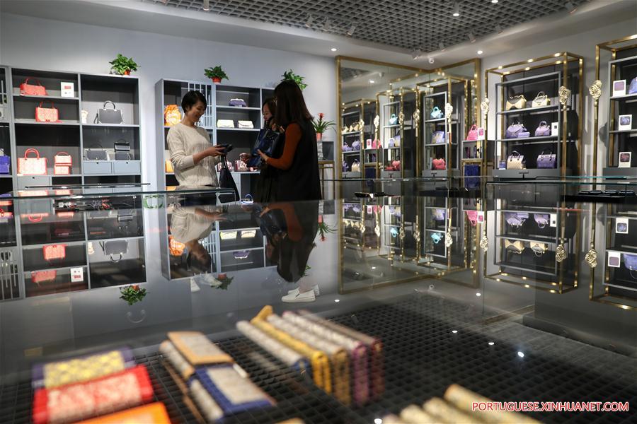 Empresa preserva patrim?nio e desenvolve o brocado Song em Suzhou