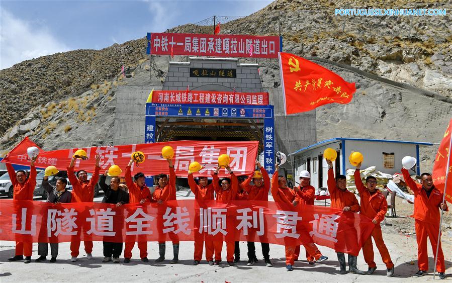 Chega ao fim perfura??o do túnel Galashan em Lhasa, sudoeste da China