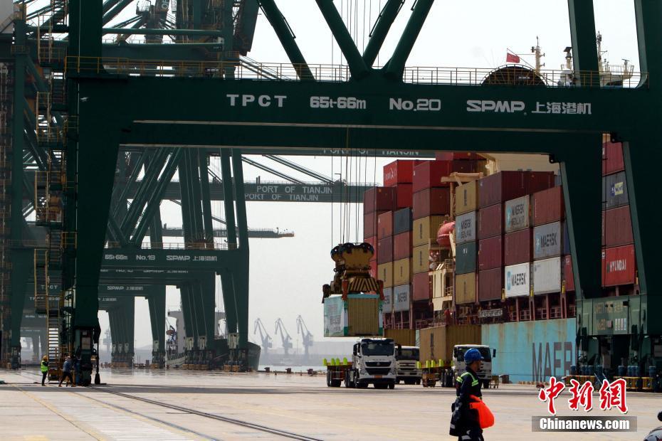 Primeiro cami?o elétrico sem motorista do mundo realiza teste em Tianjin