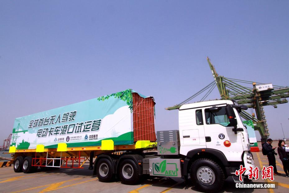 Primeiro cami?o elétrico sem motorista do mundo realiza teste em Tianjin
